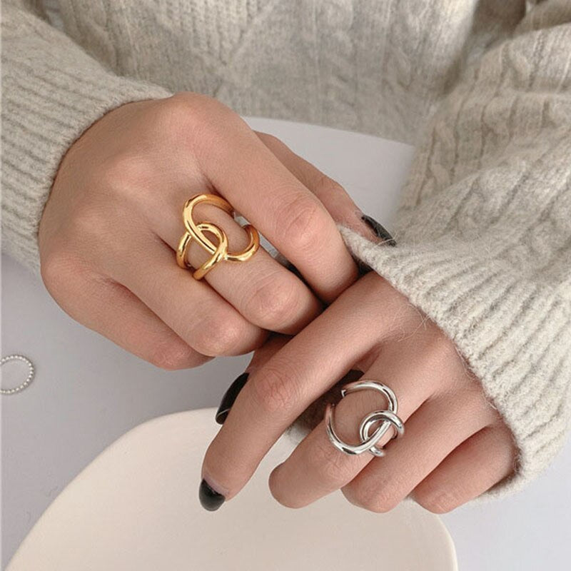 Unique Simple Geometric Knotted Ring